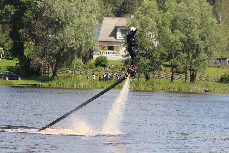 korgused(1) Flyboardiga korgel